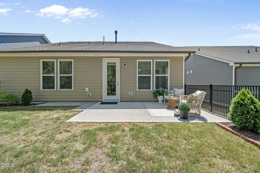 2017 Red Pine Trail Fuquay Varina NC 27526