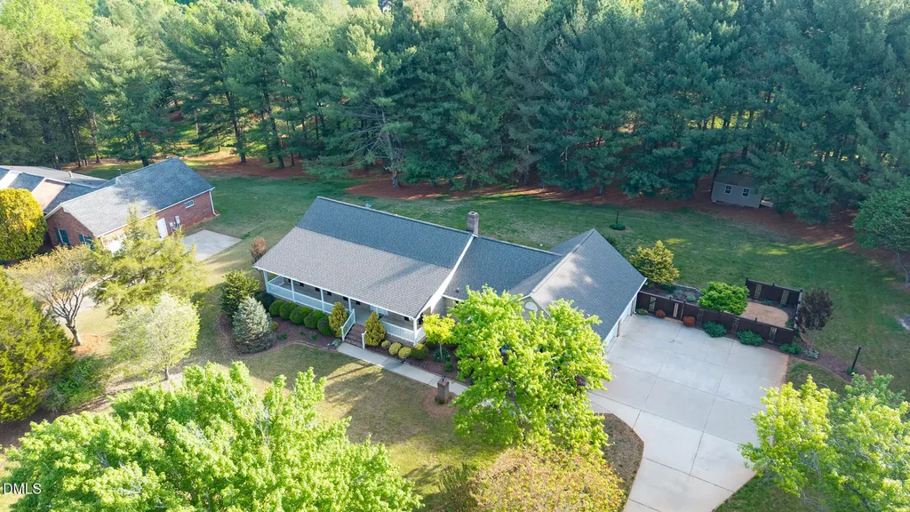 2636 Farmpond Court Haw River NC 27258