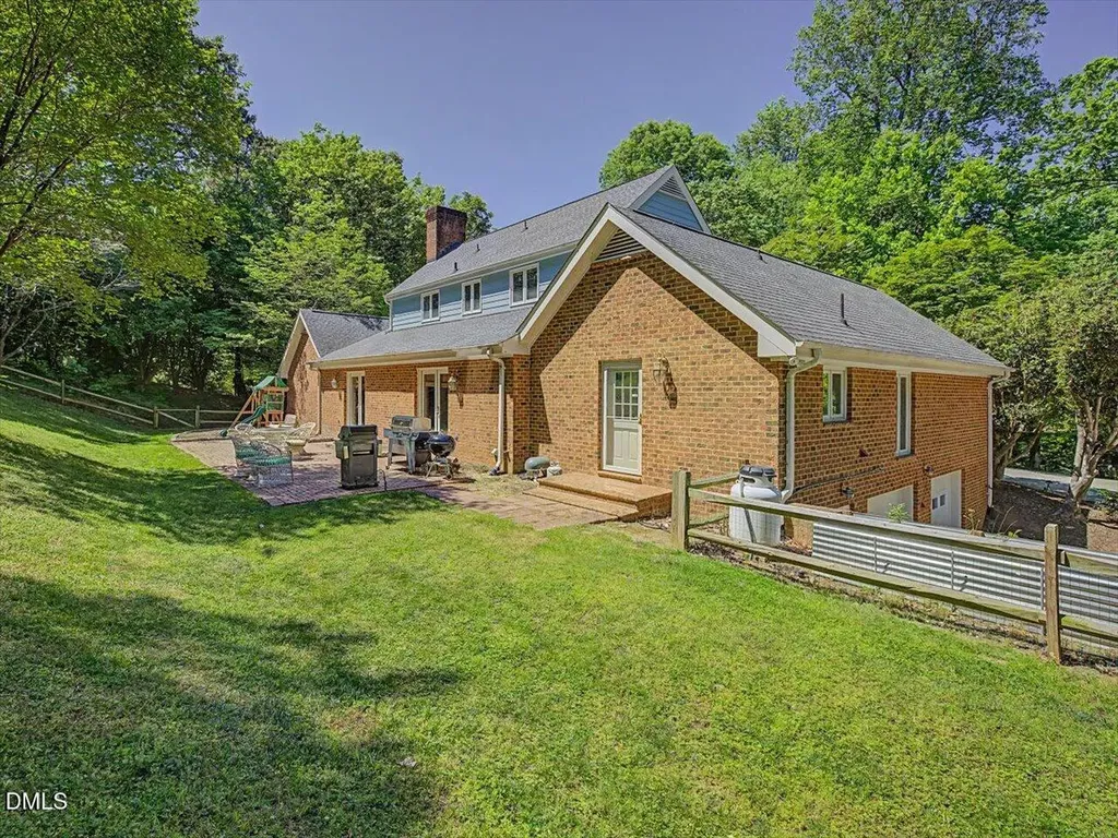 12 Lanier Drive Chapel Hill NC 27517