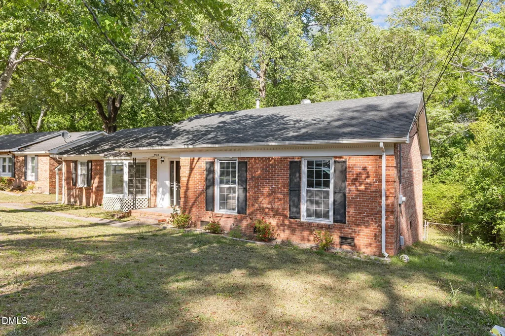 5308 Foxfire Road Fayetteville NC 28303