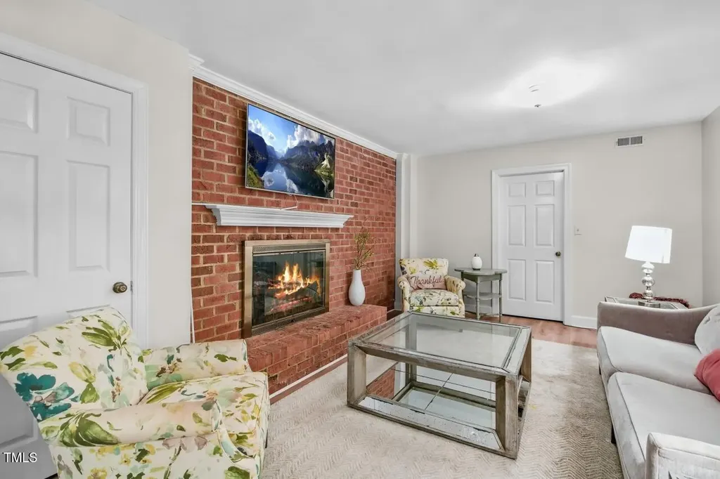 6 St James Place Chapel Hill NC 27514