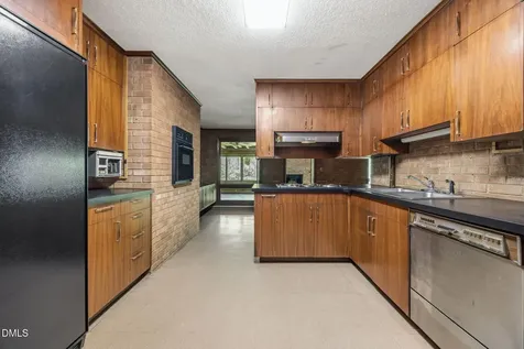 129 Forest Park Drive Thomasville NC 27360