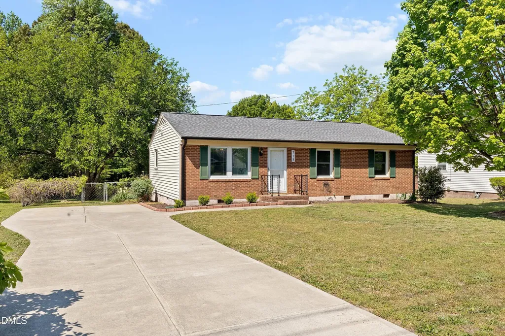 718 S Hughes Street Apex NC 27502