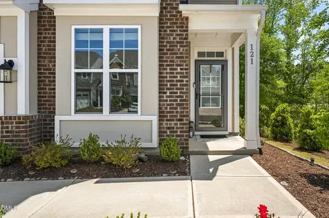 121 Faxton Way Holly Springs NC 27540