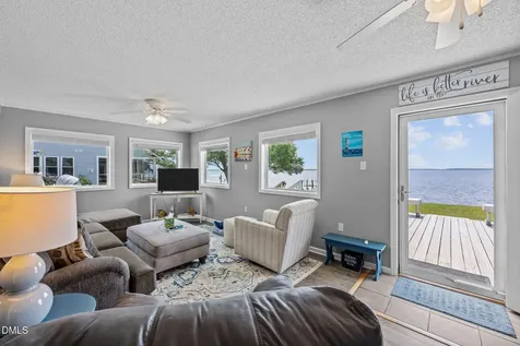 66 E North Shore Lane Arapahoe NC 28510