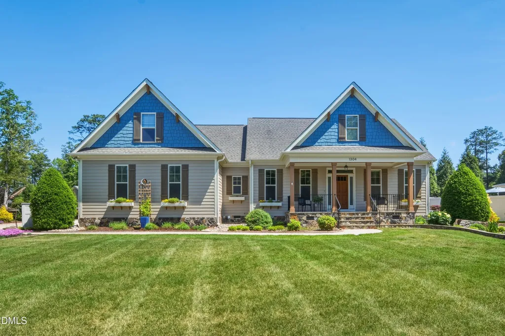 1304 Golden Bluff Lane Fuquay Varina NC 27526