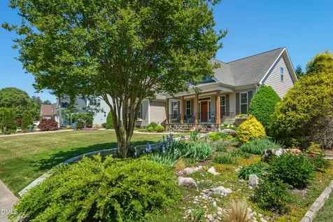 1304 Golden Bluff Lane Fuquay Varina NC 27526
