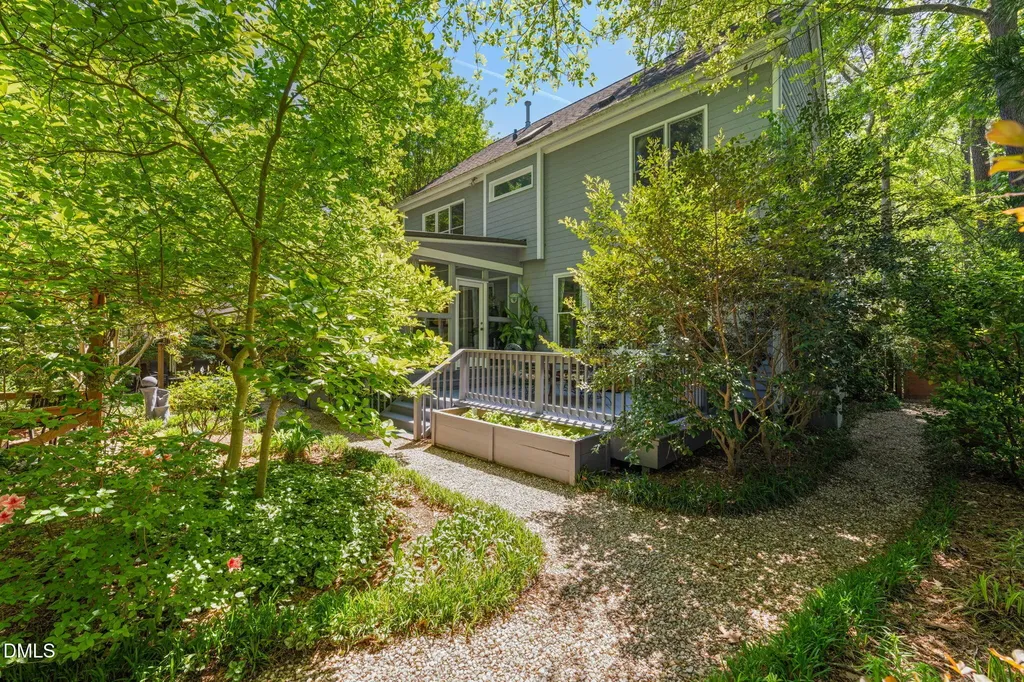 2112 Ridgefield Drive Chapel Hill NC 27517