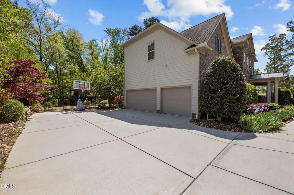 1004 Mocker Nut Lane Chapel Hill NC 27517