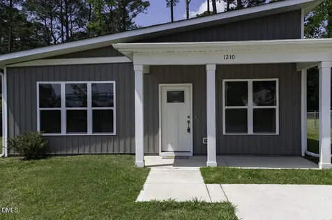 1210 S 2nd Street Smithfield NC 27577