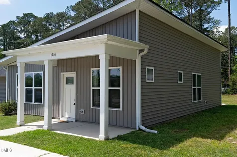 1210 S 2nd Street Smithfield NC 27577