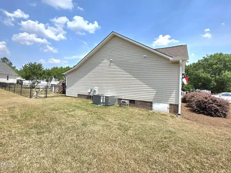 19 Atlantic Avenue Benson NC 27504