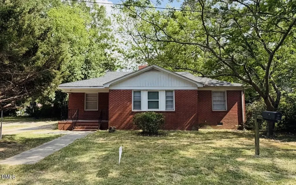 307 Byrd Street Clinton NC 28328