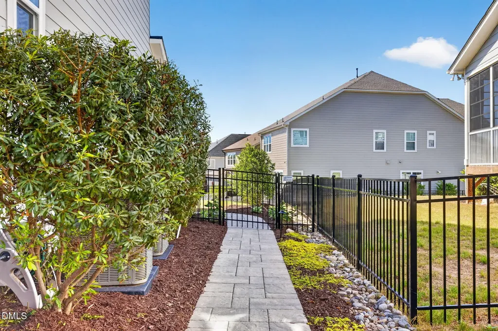 404 Honeyridge Lane Holly Springs NC 27540