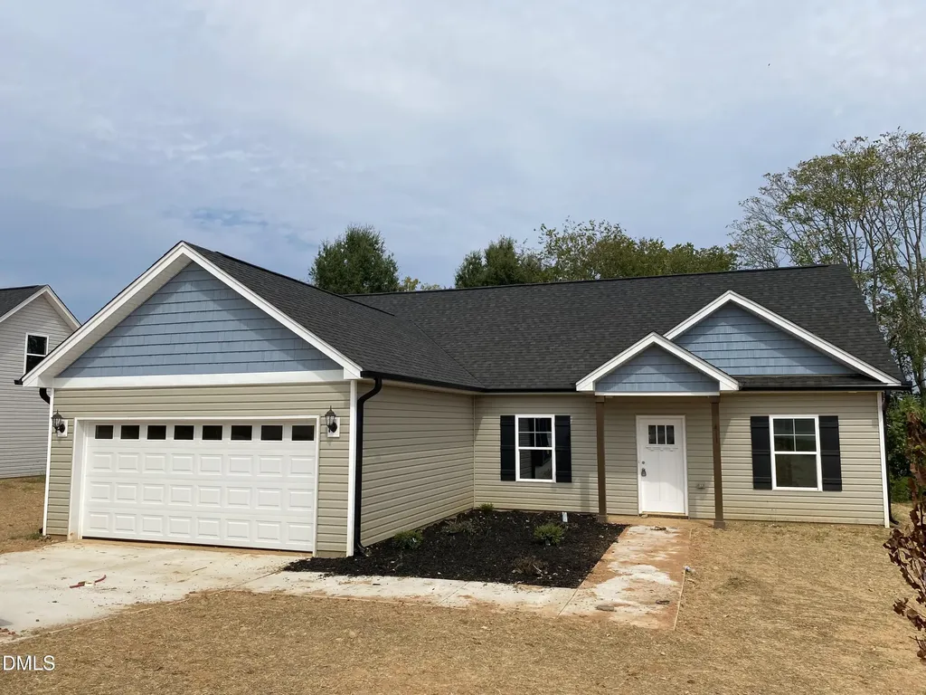 411 E Lee Avenue Yadkinville NC 27055