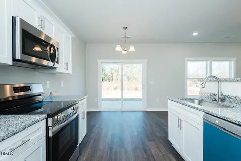 411 E Lee Avenue Yadkinville NC 27055