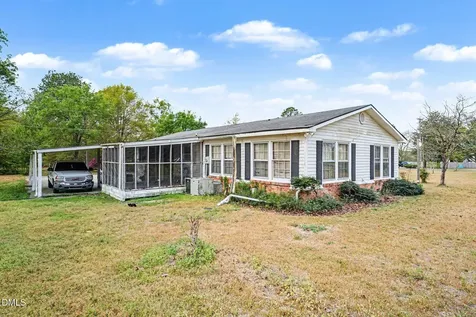 1421 Seabrook School Road Fayetteville NC 28312