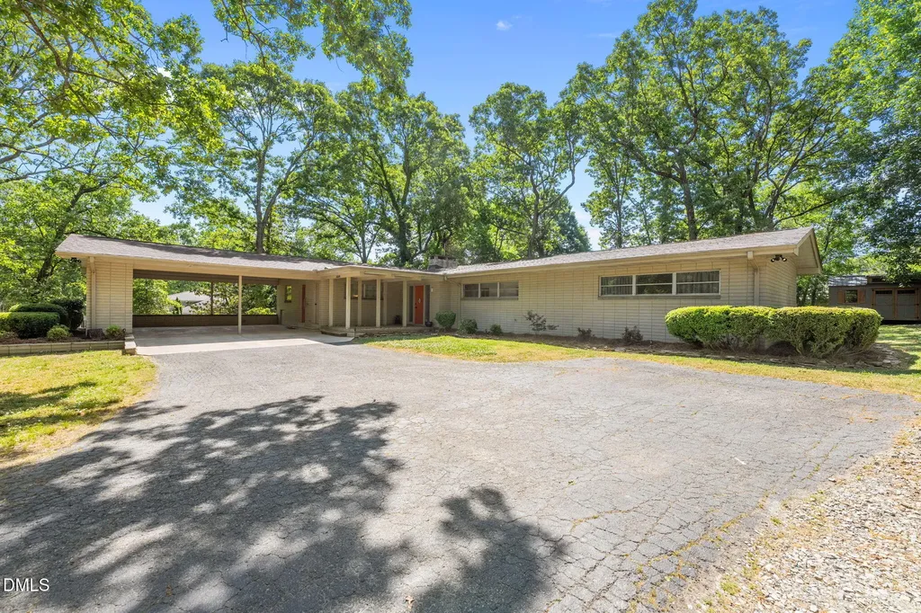 2220 Lakeview Terrace Burlington NC 27215