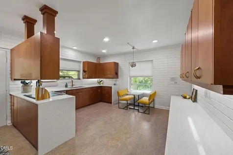 2220 Lakeview Terrace Burlington NC 27215