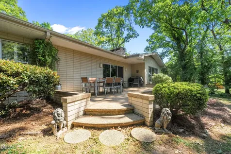 2220 Lakeview Terrace Burlington NC 27215
