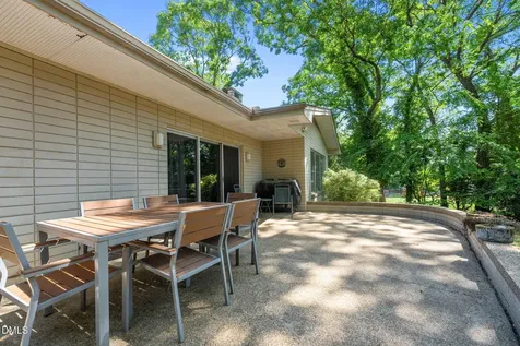 2220 Lakeview Terrace Burlington NC 27215