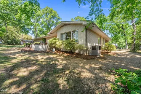 2220 Lakeview Terrace Burlington NC 27215