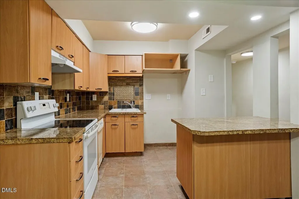 7124 Longstreet Street Raleigh NC 27615
