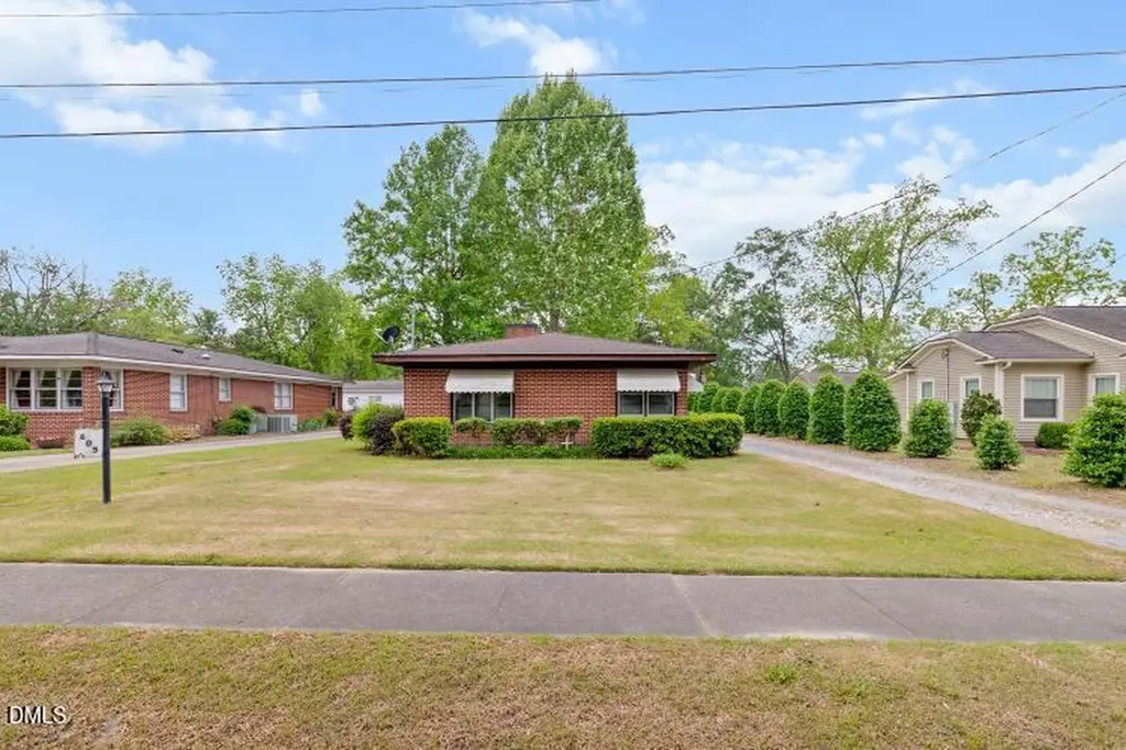 605 N Baker Street Four Oaks NC 27524
