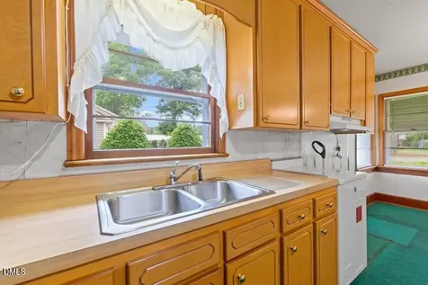 605 N Baker Street Four Oaks NC 27524