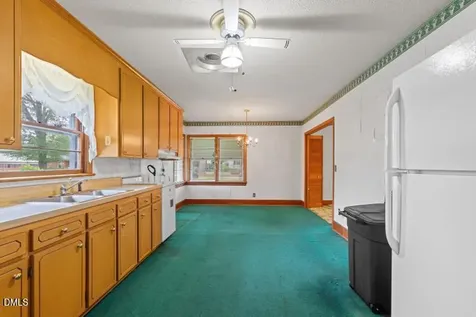 605 N Baker Street Four Oaks NC 27524