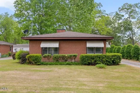 605 N Baker Street Four Oaks NC 27524