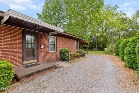 605 N Baker Street Four Oaks NC 27524