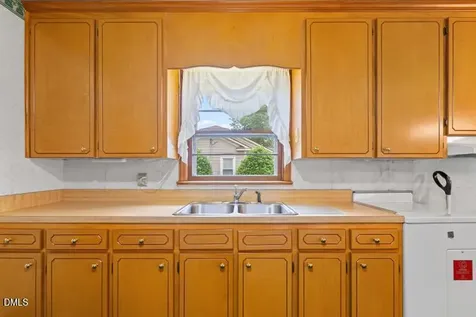 605 N Baker Street Four Oaks NC 27524