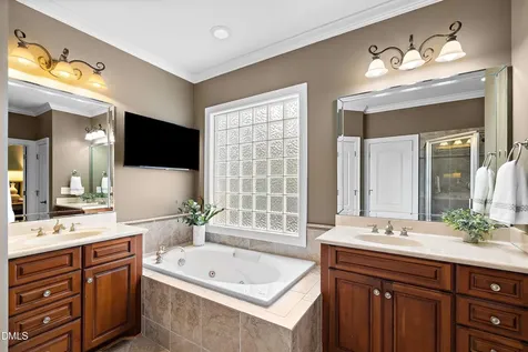 5707 Highcroft Drive Cary NC 27519
