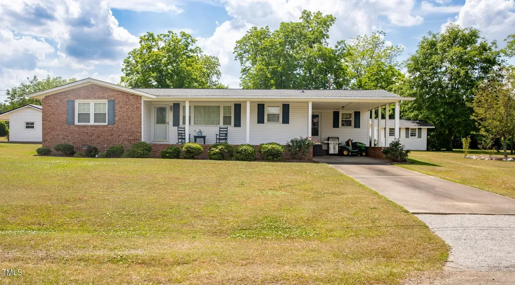 148 Fairview Village Road Dunn NC 28334