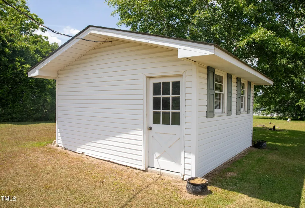 148 Fairview Village Road Dunn NC 28334
