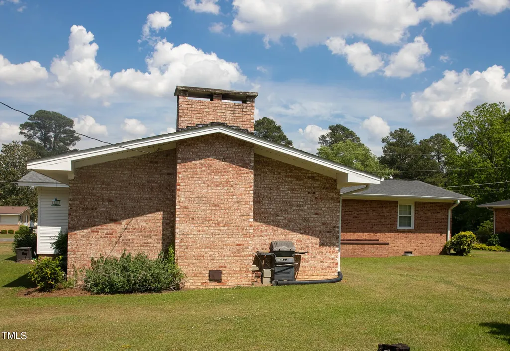 148 Fairview Village Road Dunn NC 28334