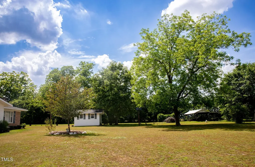 148 Fairview Village Road Dunn NC 28334
