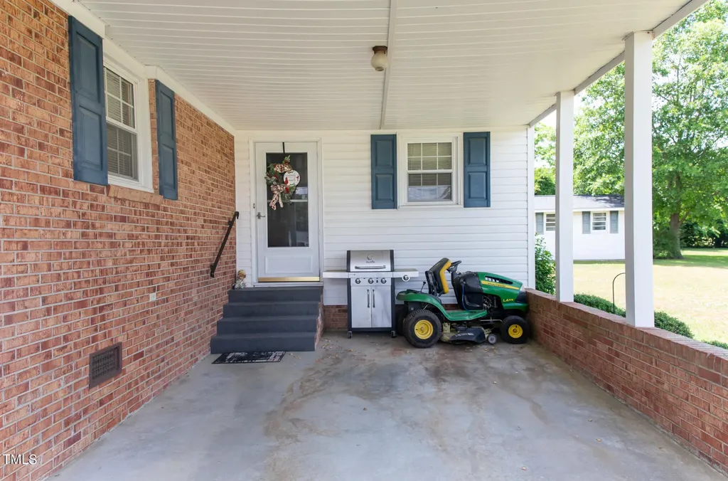 148 Fairview Village Road Dunn NC 28334