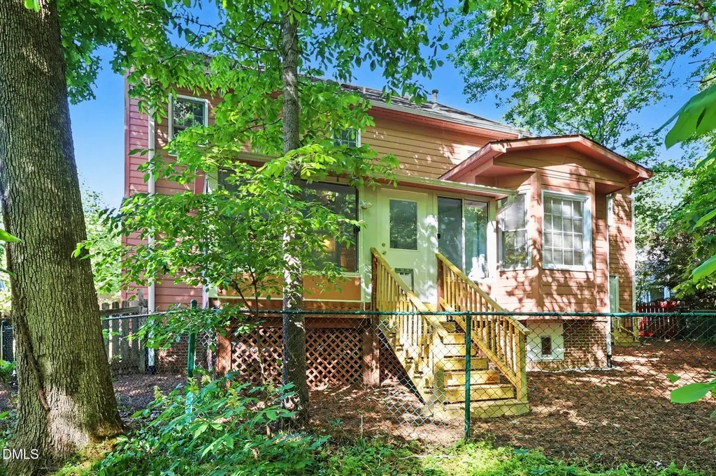 104 N Crabtree Knoll Chapel Hill NC 27514