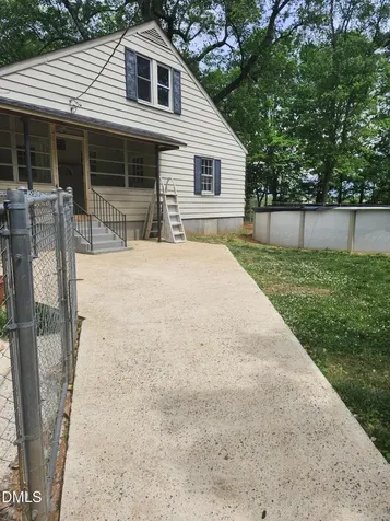1523 E Main Street Mebane NC 27302