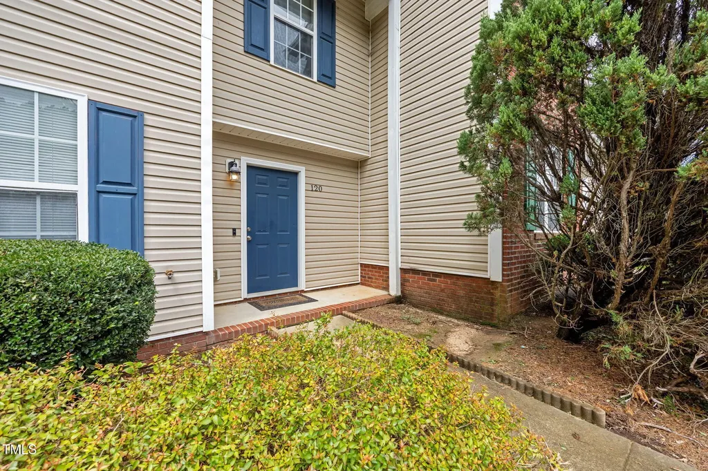 120 Blackthorne Court Clayton NC 27520