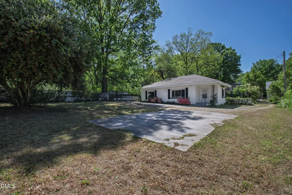 2618 Bedford Avenue Raleigh NC 27607