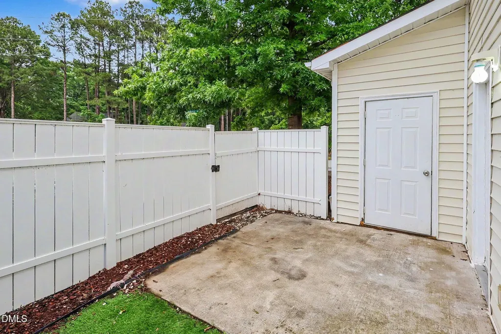 1800 Eagle Beach Court Raleigh NC 27610