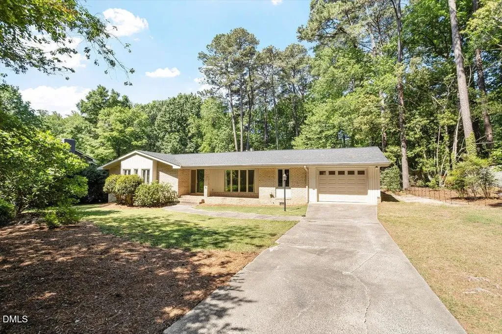 1621 Stonehurst Road Raleigh NC 27607
