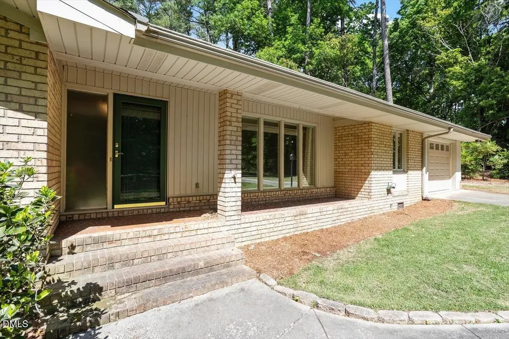 1621 Stonehurst Road Raleigh NC 27607