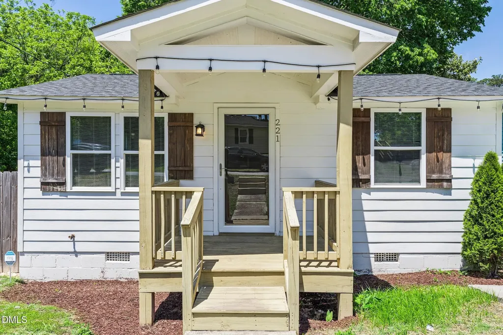 221 Turner Street Holly Springs NC 27540