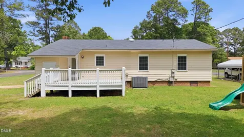 104 E Caroline Avenue Smithfield NC 27577