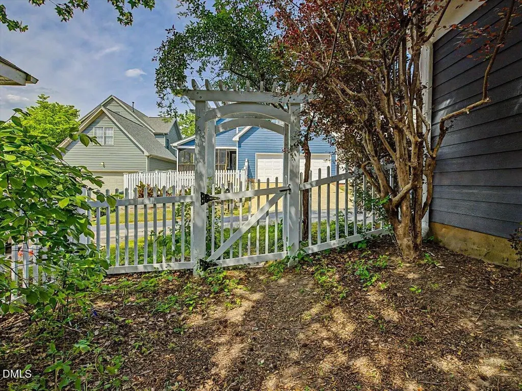 913 Edgewater Circle Chapel Hill NC 27516