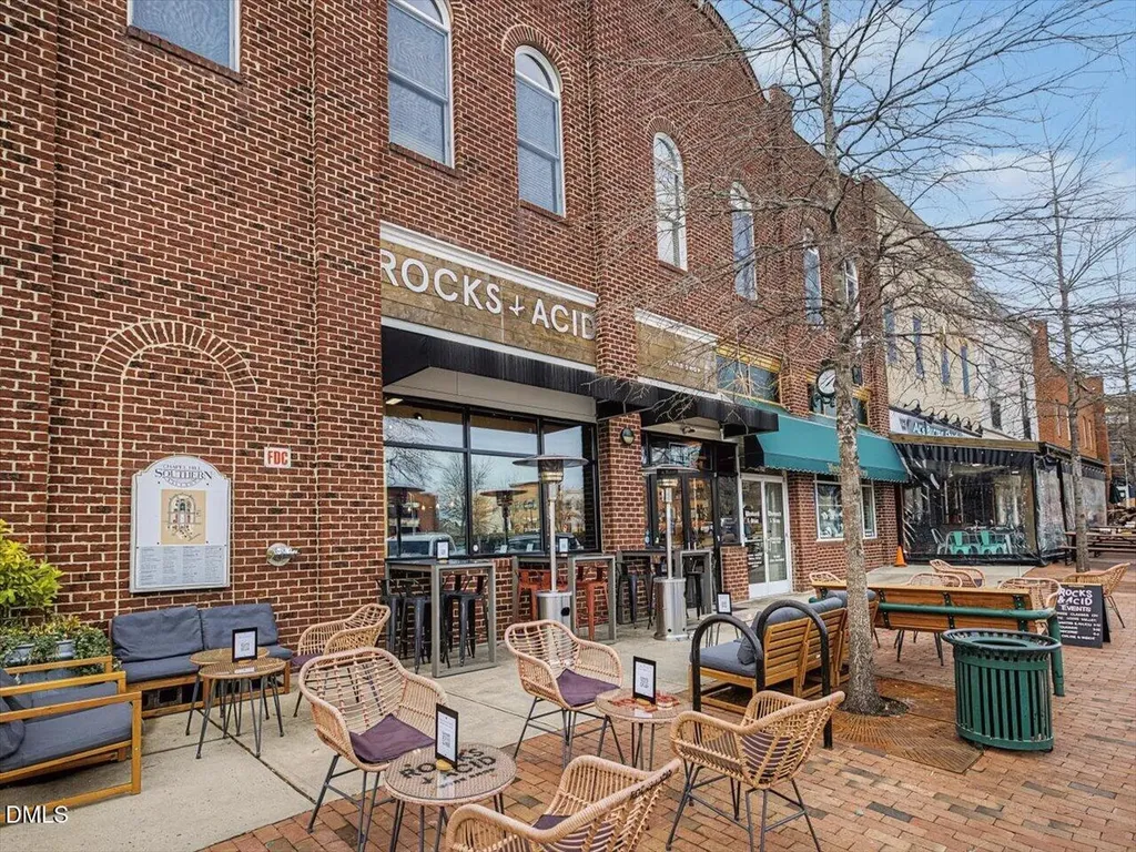 913 Edgewater Circle Chapel Hill NC 27516